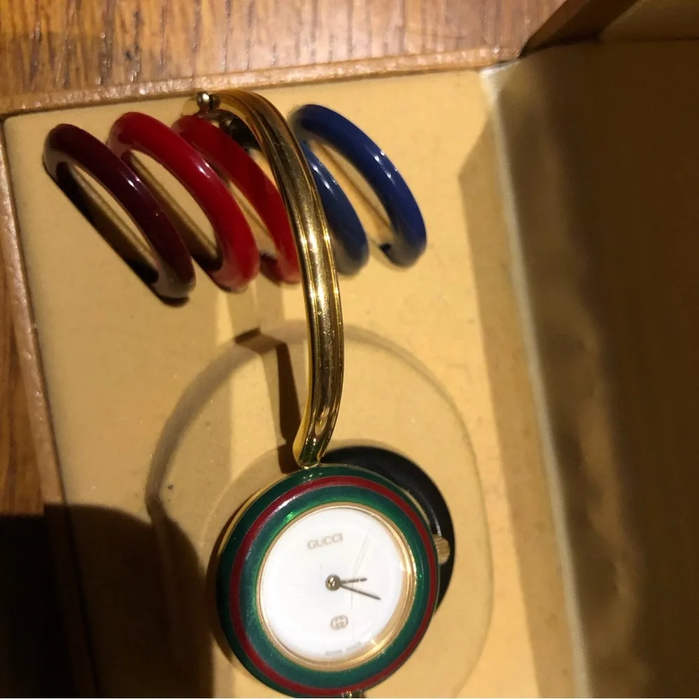 Vintage Gucci watch gold plated with 12 bezel excellent condition - Picture 5 of 7